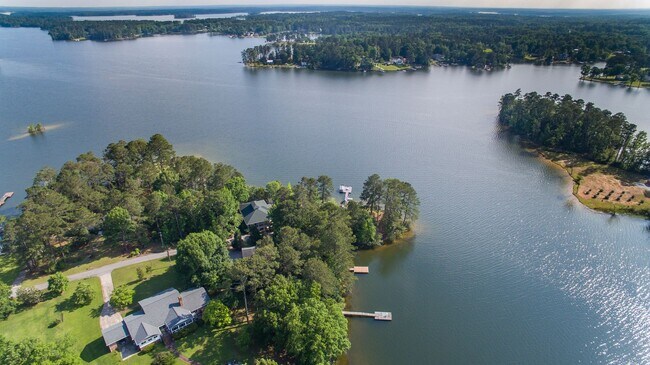 Building Photo - Rare opportunity to rent on LAKE MURRAY!