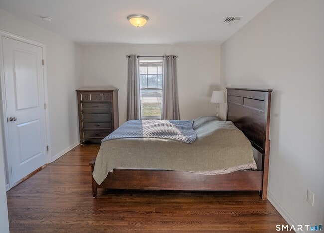 Building Photo - 348 Buckingham Ave