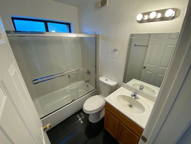 Building Photo - 2810-2814 Chronicle Ave