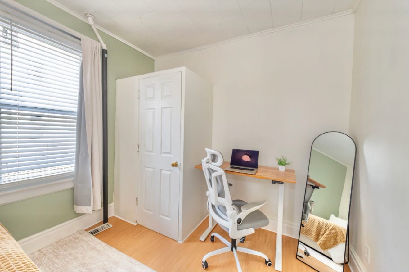 40 inch adjustable work desk - 45 Essex Ave