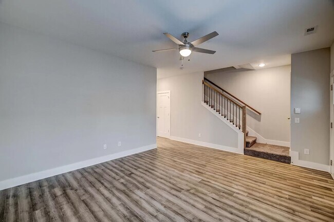 Building Photo - 2129 Bayport Ave