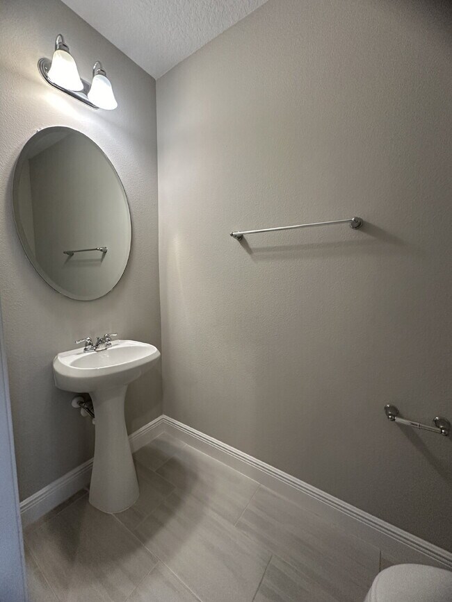 Building Photo - Stylish 3-Bedroom Townhouse with 2.5 Baths...