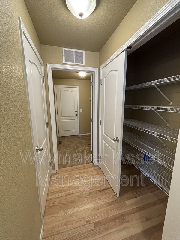 Building Photo - 6594 Silverwind Cir