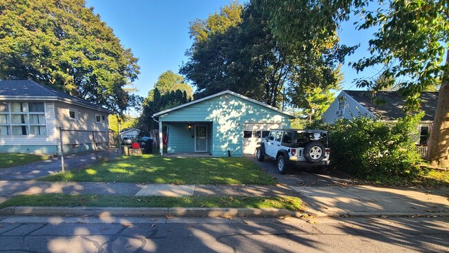 Building Photo - 3-Bedroom Student Rental