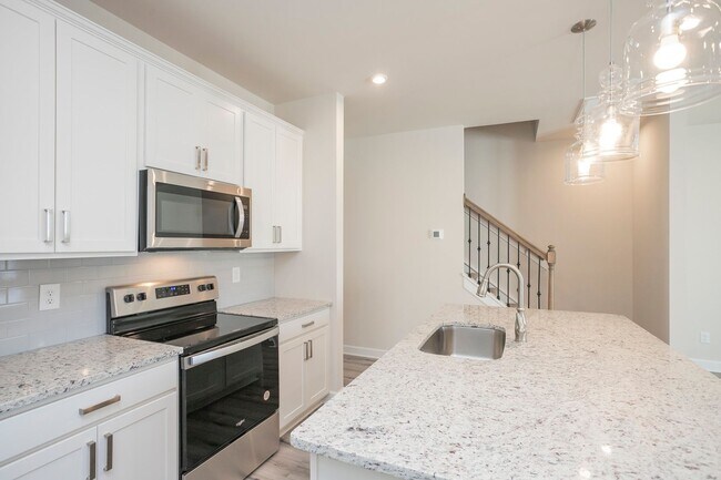 Building Photo - 2031 Sperling Dr