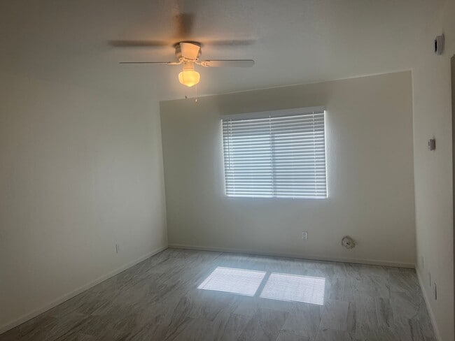 Building Photo - FULLY REMODELED 1 BED. APT. / AVAILABLE FO...