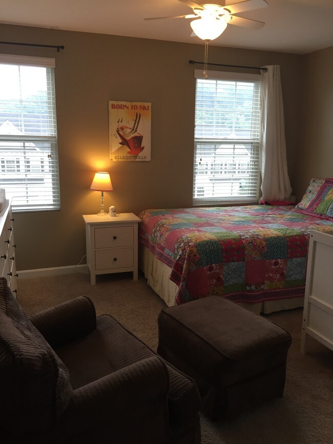 3rd bedroom - 1077 Bayberry Dr