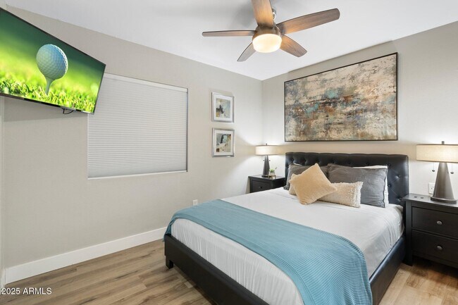 Building Photo - 8570 E Indian School Rd