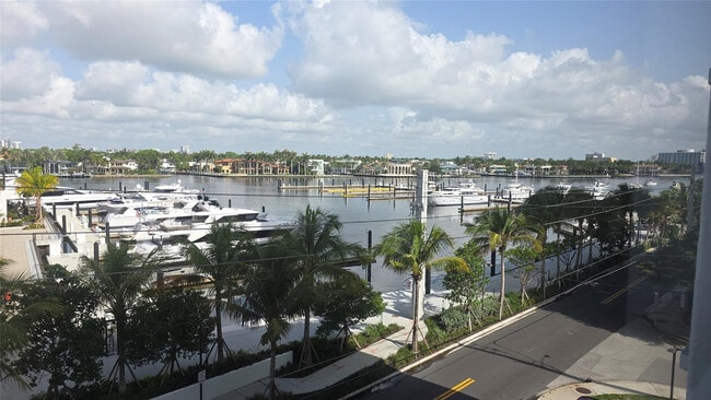 Primary Photo - 200 S Birch Rd