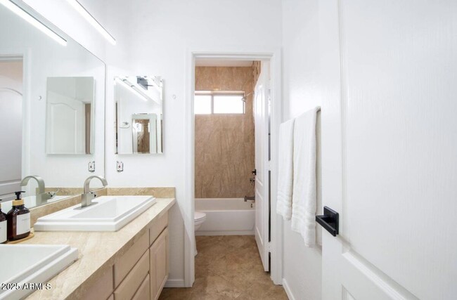 Building Photo - 5536 E Campo Bello Dr