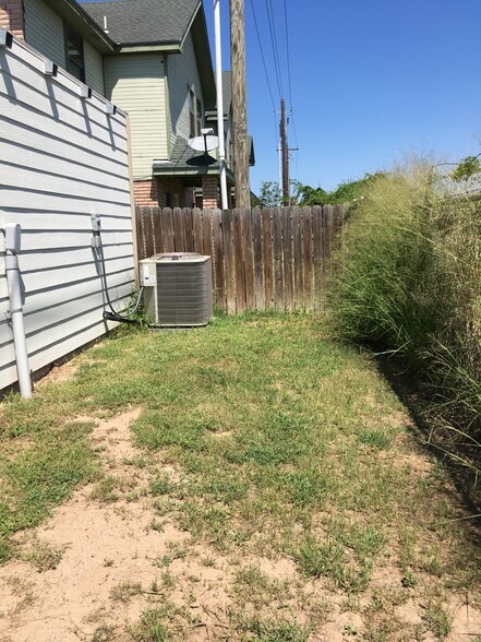 Backyard - width view - 2809 Melanie Dr