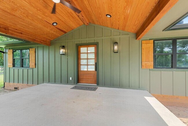 Building Photo - 2802 County Rd 209