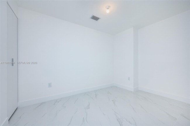 Building Photo - 700 NE 24th St