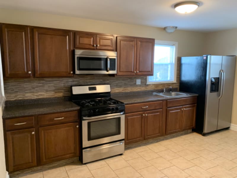 Building Photo - 609 Cambridge St