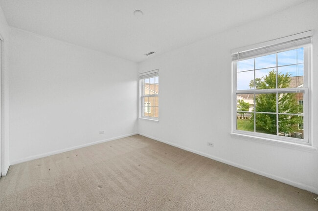 Building Photo - 10 Carrington Cir