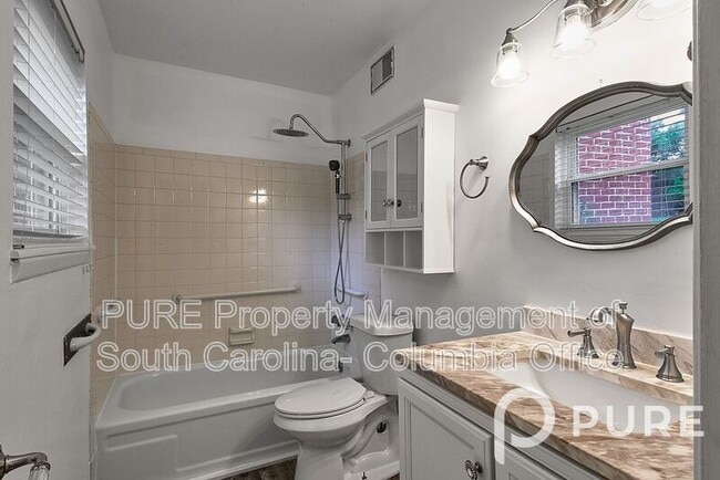Building Photo - 601 Riverhill Cir