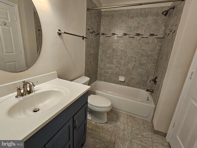 Building Photo - 12109 Greenway Ct