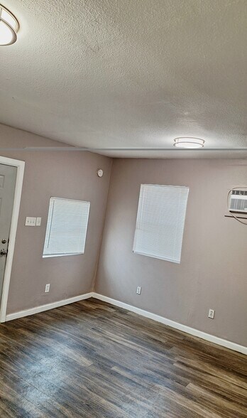 Unit #4 - 130 Glenwood Ct