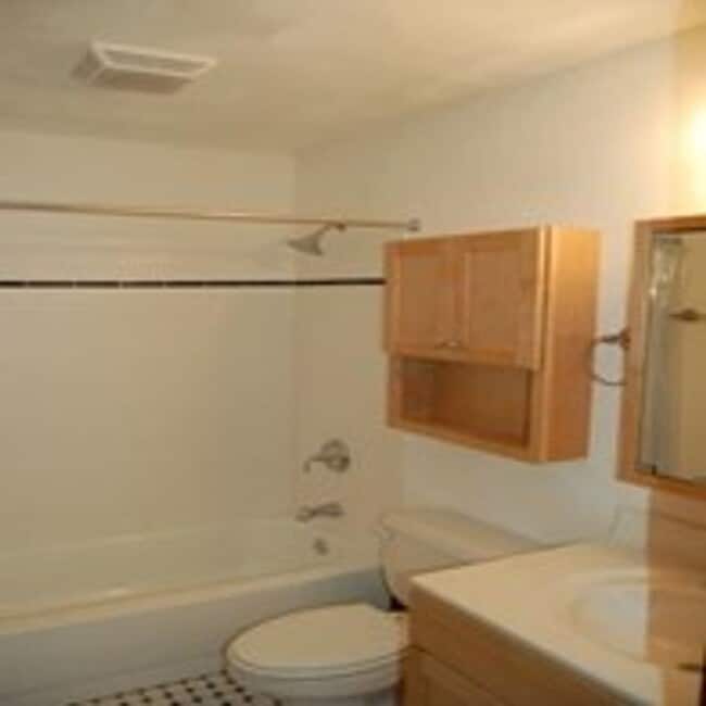 Building Photo - 209 N Few St