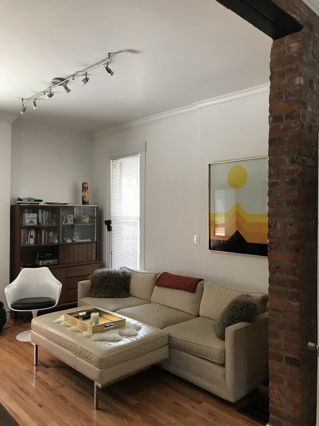 Building Photo - 111 E Blenkner St