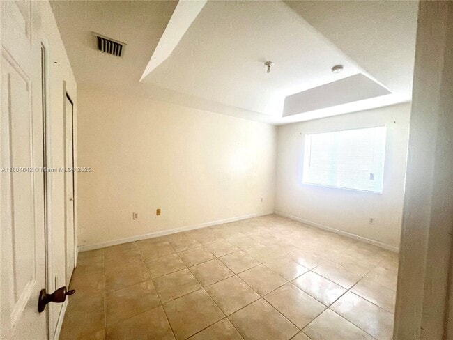 Building Photo - 1429 SE 24th Ct