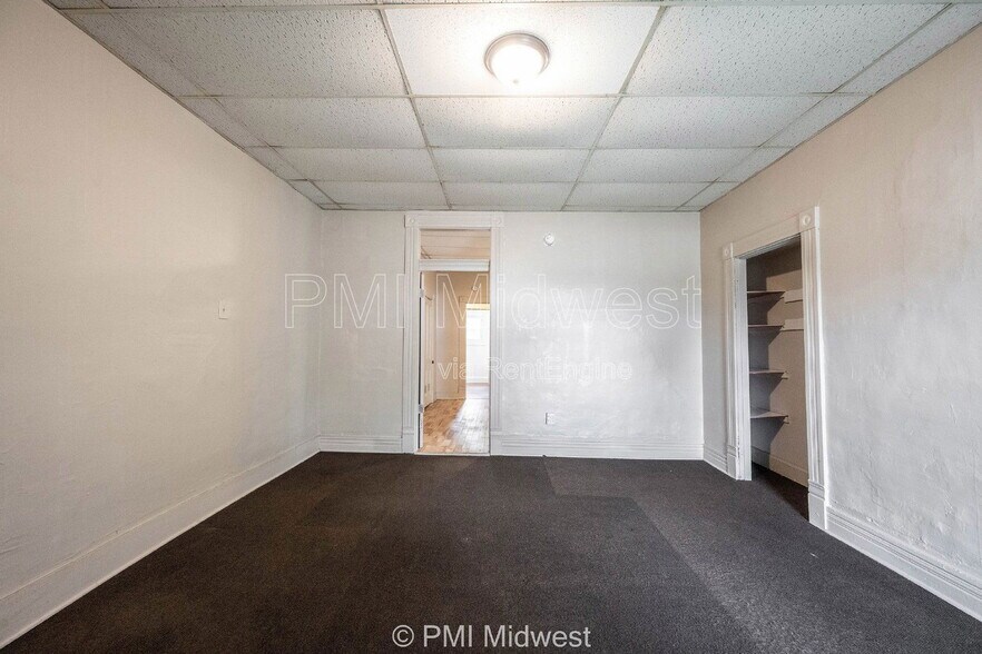 Building Photo - 632 S State St