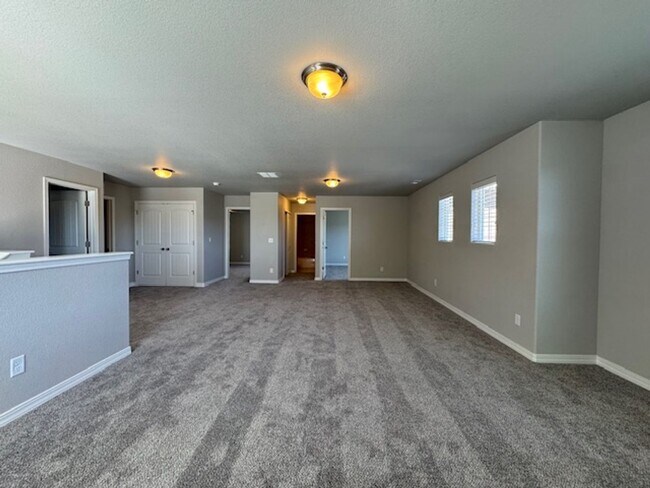 Building Photo - Nearly New 3-Bedroom Home in Beautiful Mon...