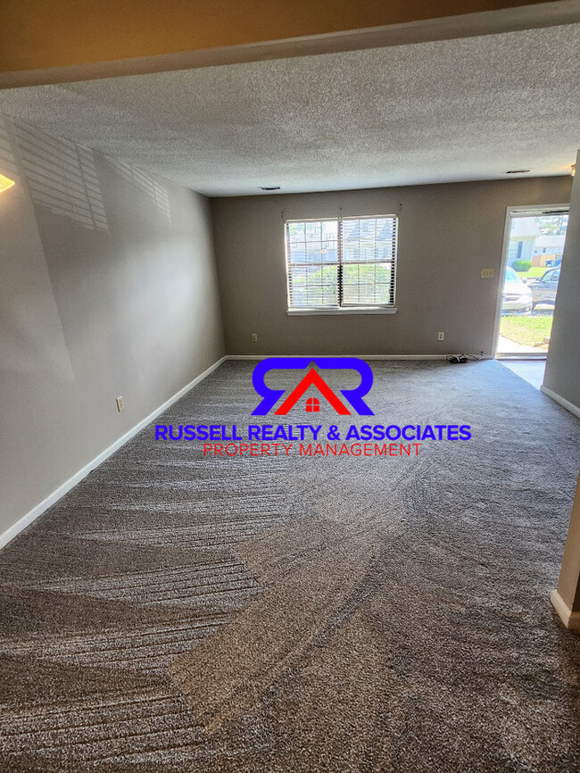 Building Photo - Alabaster Townhome