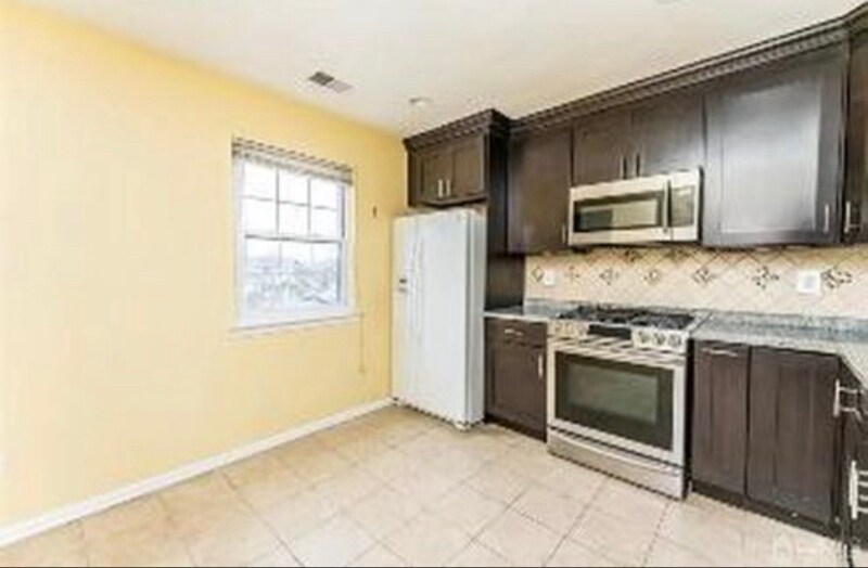 Building Photo - 208 Woodbridge Commons Way