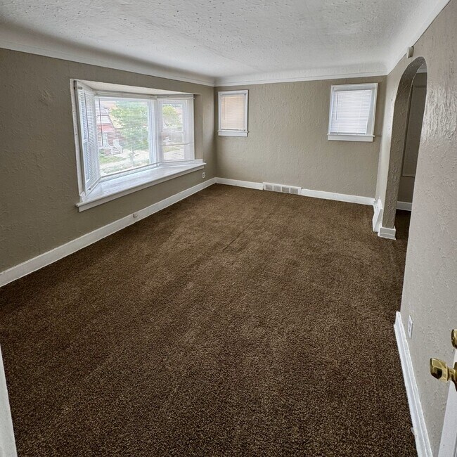 Building Photo - Now Leasing!!! 16730 Woodingham Dr, Detroi...