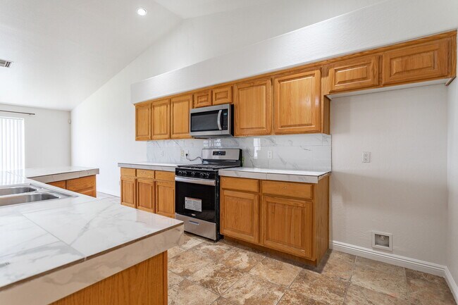 Building Photo - 3481 W 27th Ln