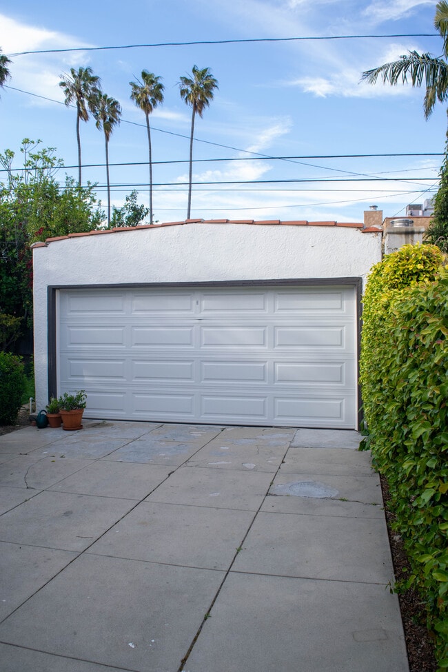 Building Photo - 9135 Gibson St