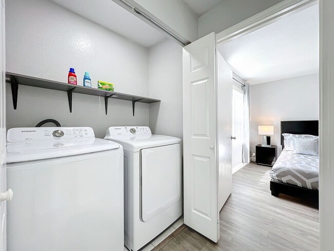 Building Photo - Westpointe Boulevard, Orlando, FL 32835 - 1 BR 1 BA condo