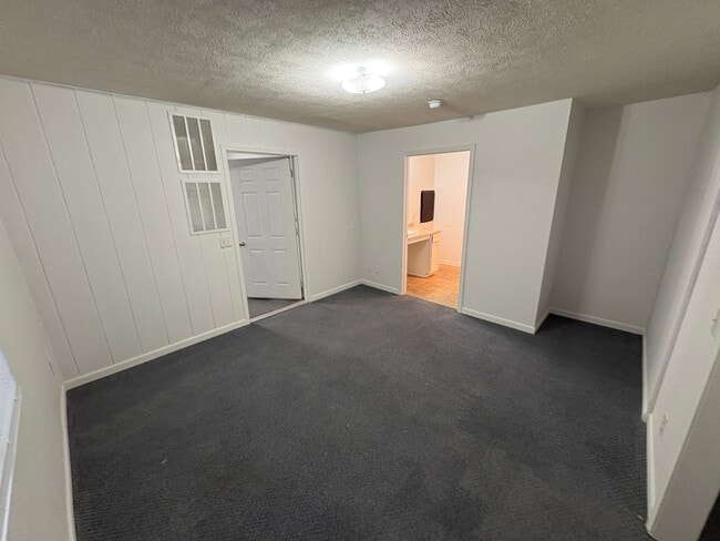 Building Photo - Lovely & Spacious 4-Bed, 2-Bath Single-Family Home Near Everything You Need