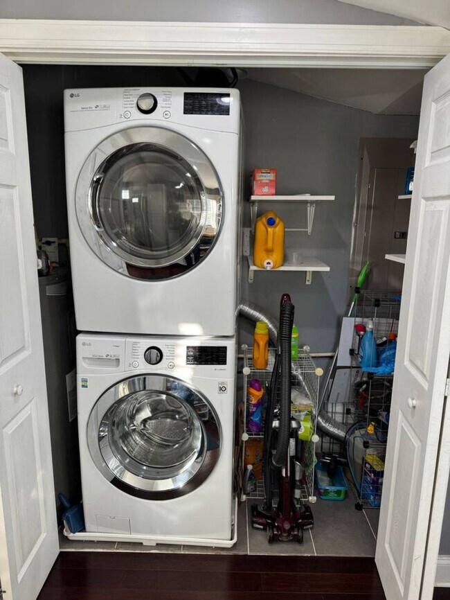 Building Photo - 10417 S Grant Ave