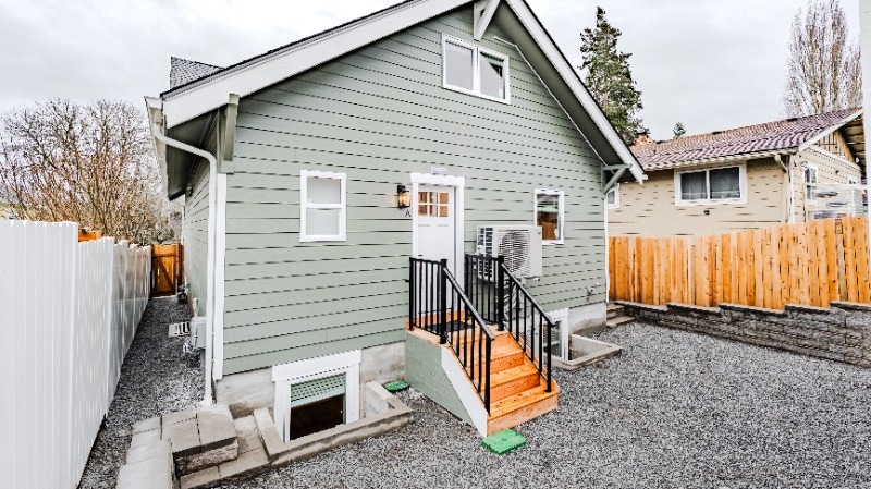 Building Photo - 2106 Oakes Ave