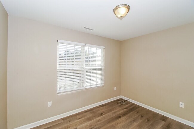 Building Photo - 109 Lookout Point Pl