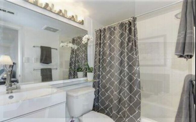 Bathroom (one of two) - 3 Washington Cir NW