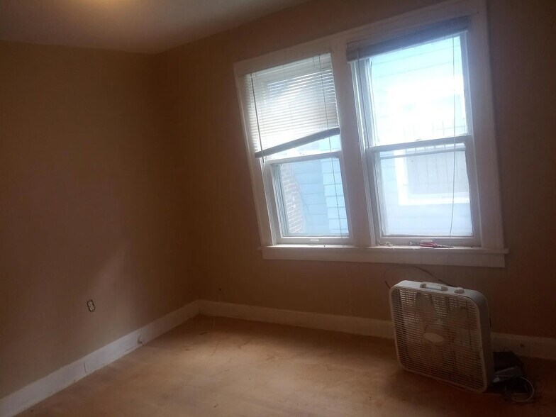 Building Photo - 5836 Euclid Ave