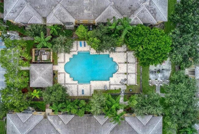 Building Photo - 1100 Crestwood Ct S