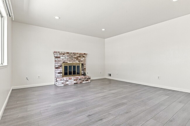 Building Photo - 745 Cedar Dr