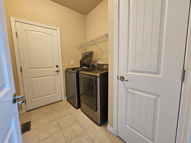 Building Photo - 3 Bed 3 Bath House in Wolf Ranch!!