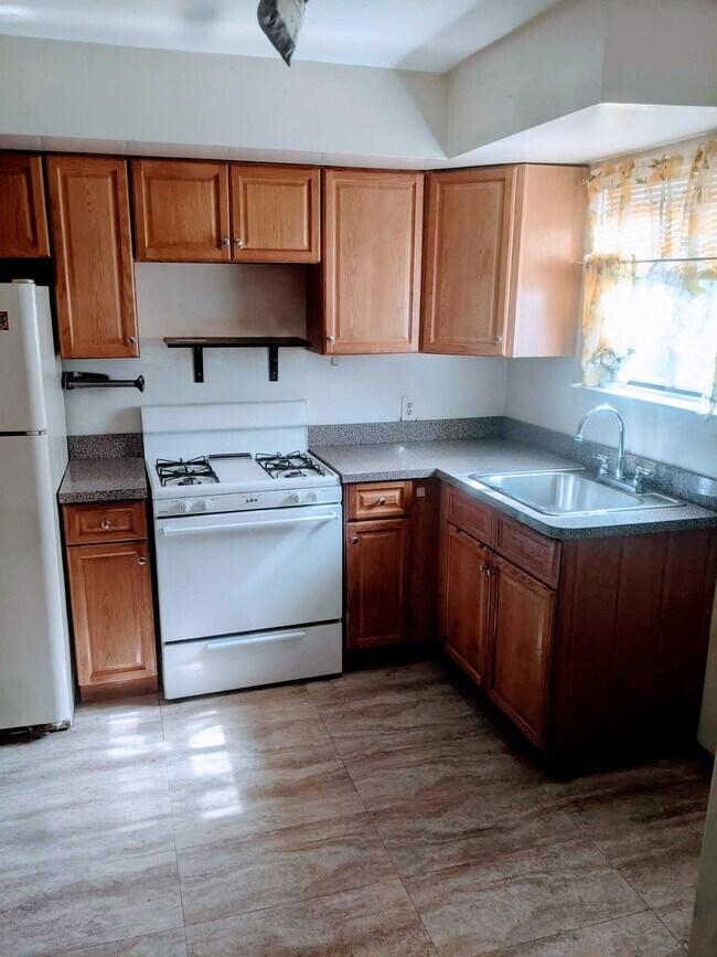 Building Photo - 983 Rathbun Ave