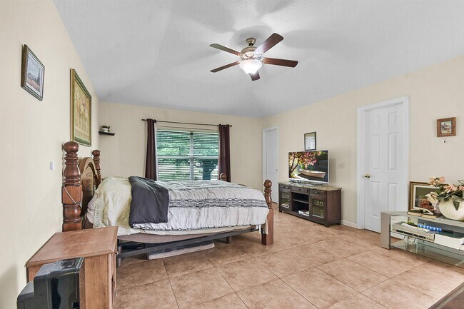 Building Photo - 237 N Hidden Tree Dr