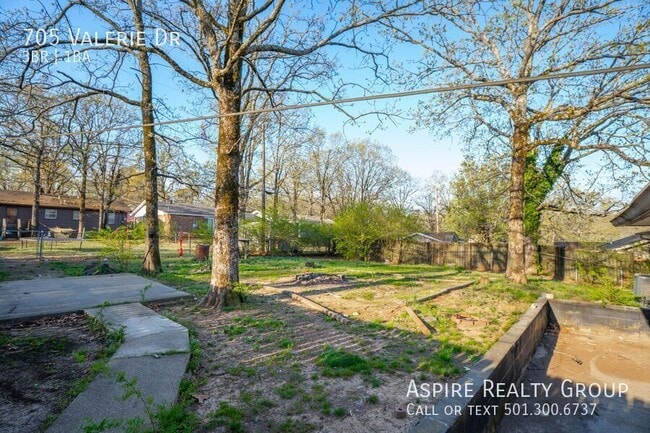 Building Photo - 705 Valerie Dr