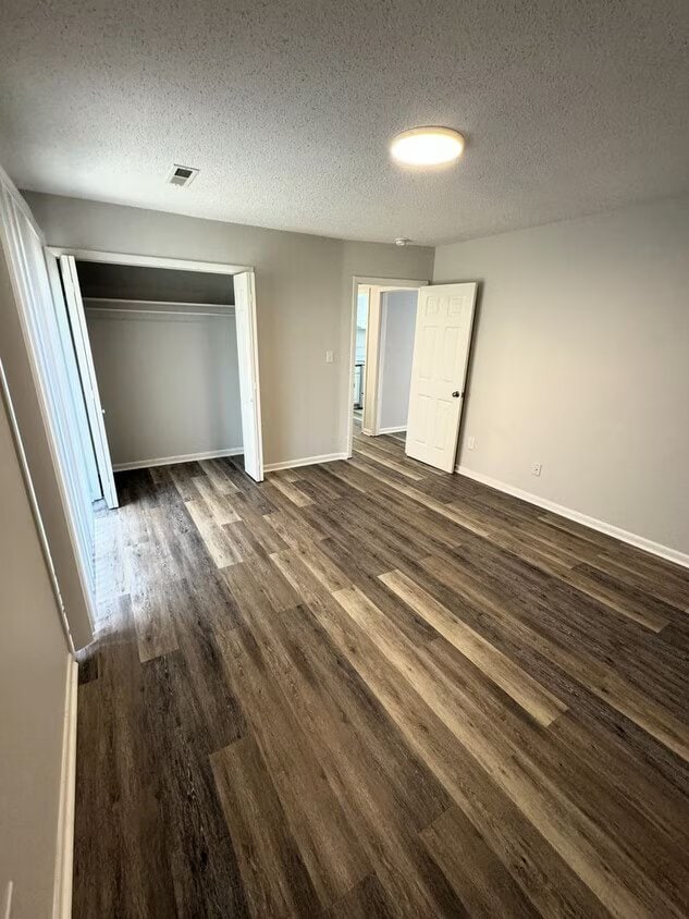 Building Photo - 206 Cloverleaf Dr