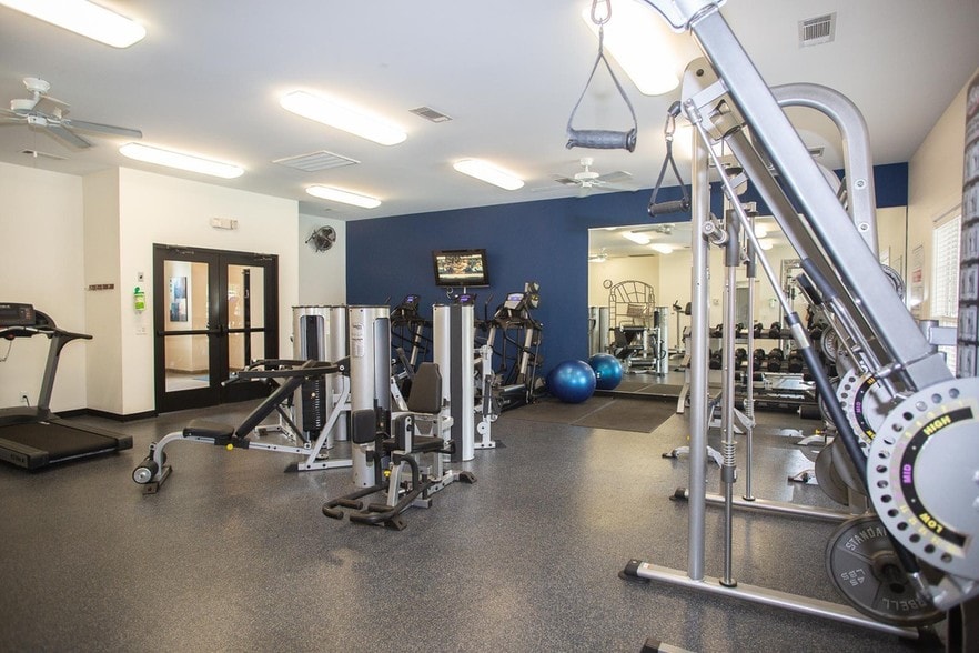 Clubhouse Fitness Center - 2318 Knowles Ave