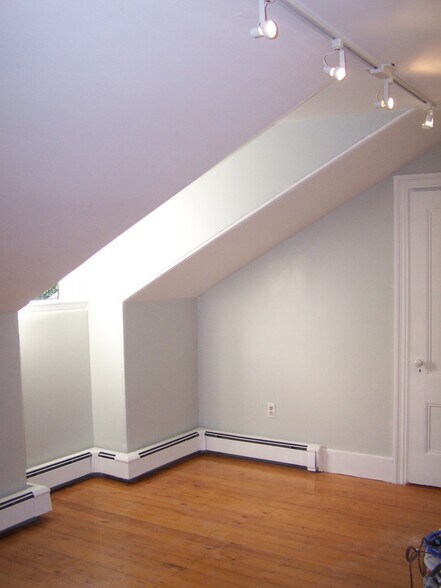 Building Photo - 35 Greenough Ave