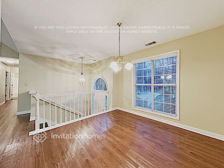 Building Photo - 2875 Winchester Dr