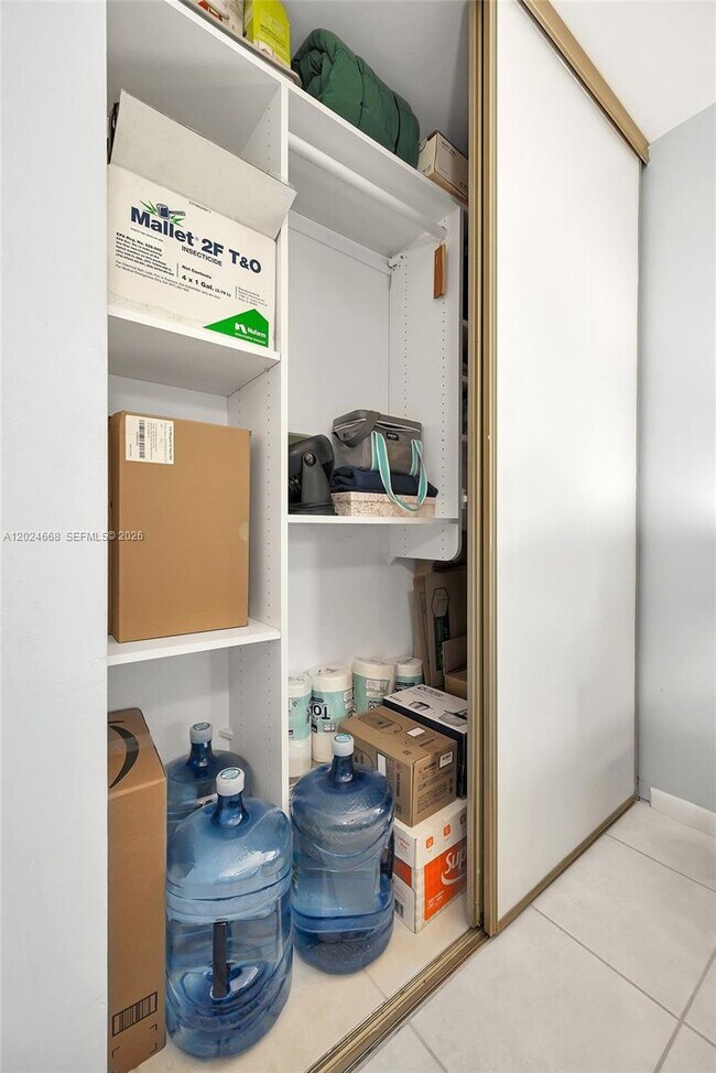 Building Photo - 2676 Carambola Cir N
